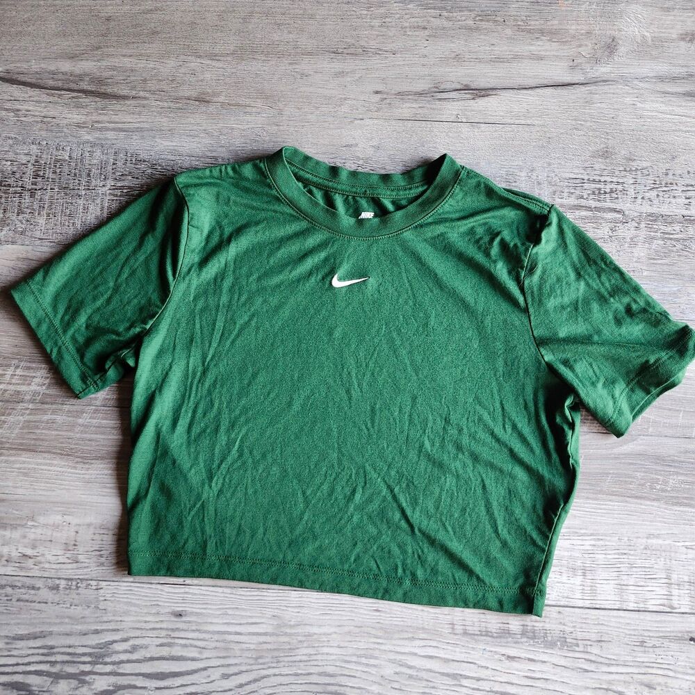(M) Nike cropped tee shirt
